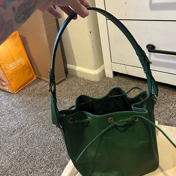 Louis Vuitton Forest Green Leather Shoulder Bag - Picture 2 of 9